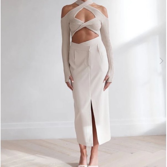 Beautiful structured modern midi skirt - Picture 2 of 3